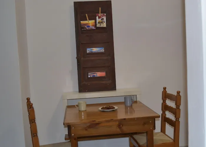 Floralia Konukevi Karterados (Santorini)